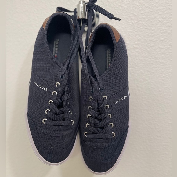 Tommy Hilfiger Men's Pandora Sneaker size 9 - Picture 4 of 5